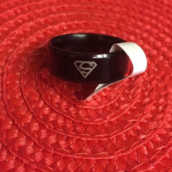 NWT Men’s Stainless Steel Superman Etched Ring. - Picture 5 of 5
